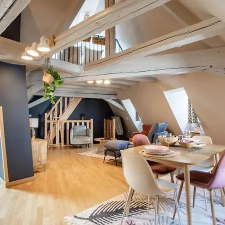 Duplex Atypique Au Coeur De Lägenhet